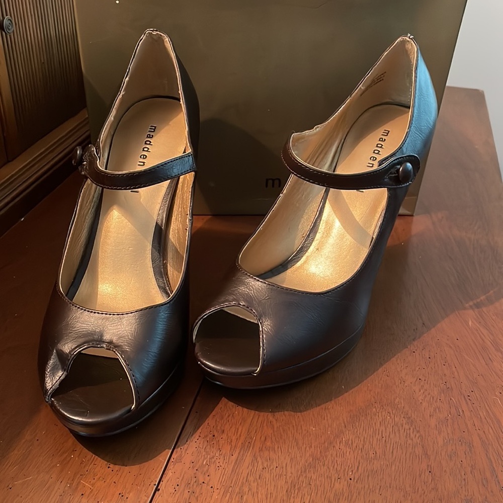 Madden Girl Slump Shoes w Strap